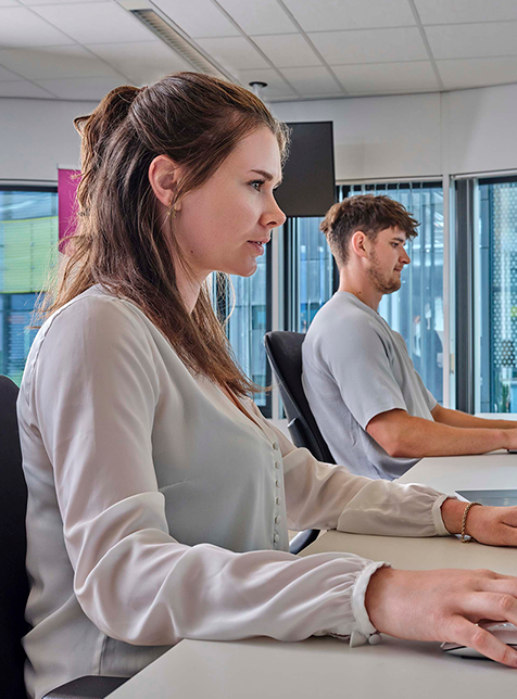 vrouw-aan-het-werk-softwareontwikkeling