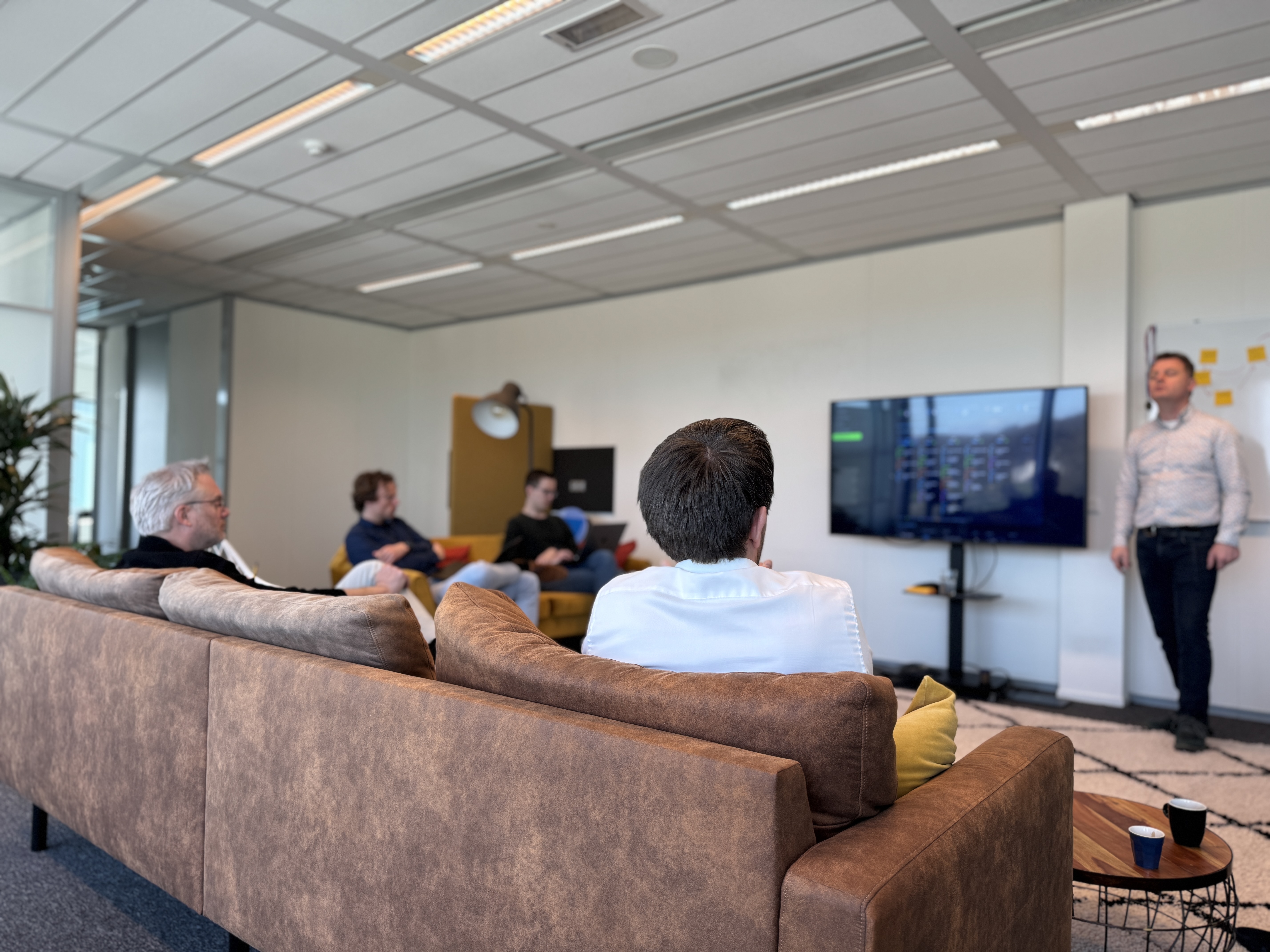 Een foto van Stichting Energiebank Nederland in de Solution Studio van Avisi